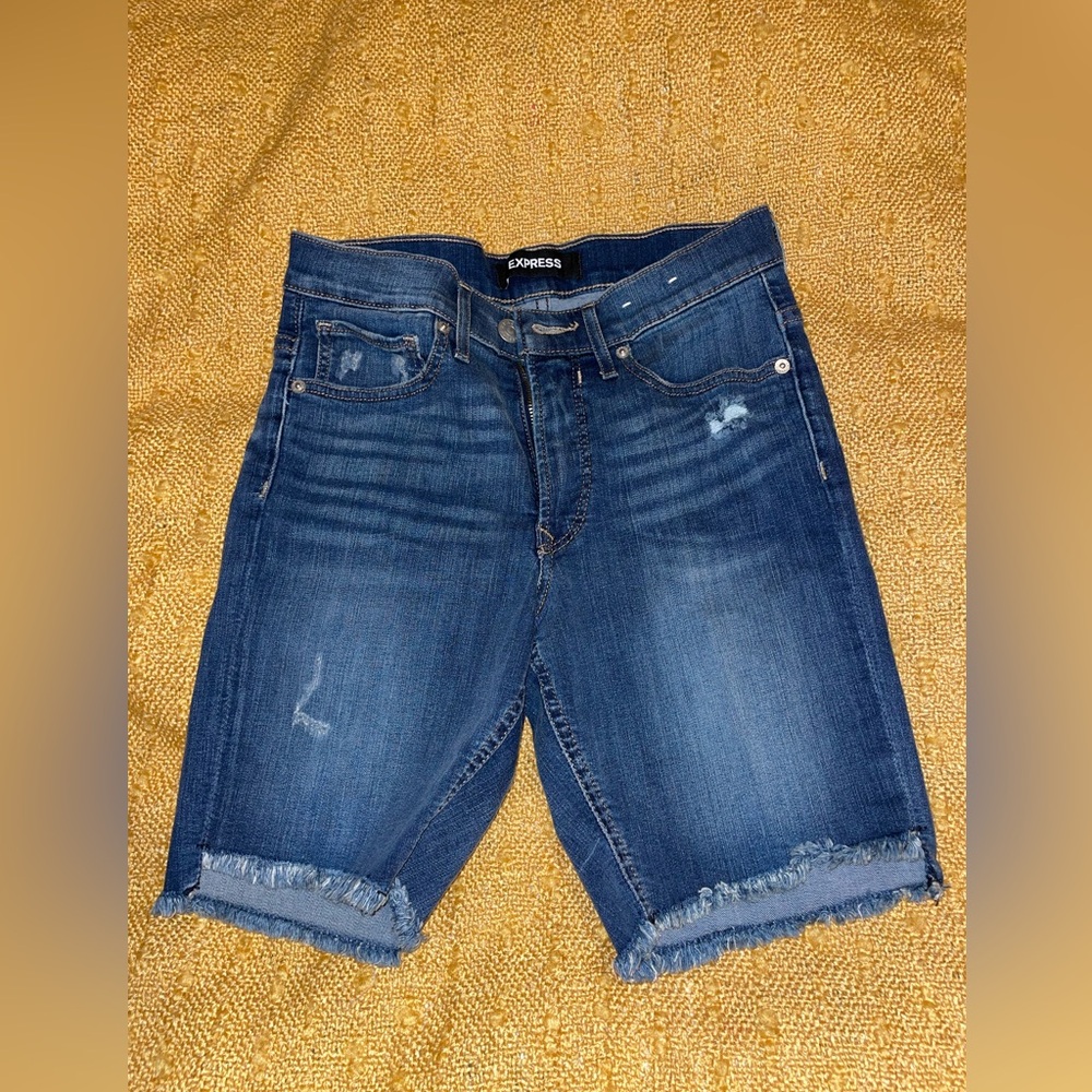 Medium Wash Express Short